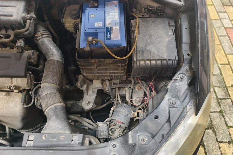 Used Volkswagen Golf 2010 1.6 Manual Fashion Model Engine Bay Left