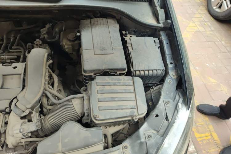 Used Volkswagen Golf 2010 1.4 TSI Automatic Luxury Model Engine Bay Left