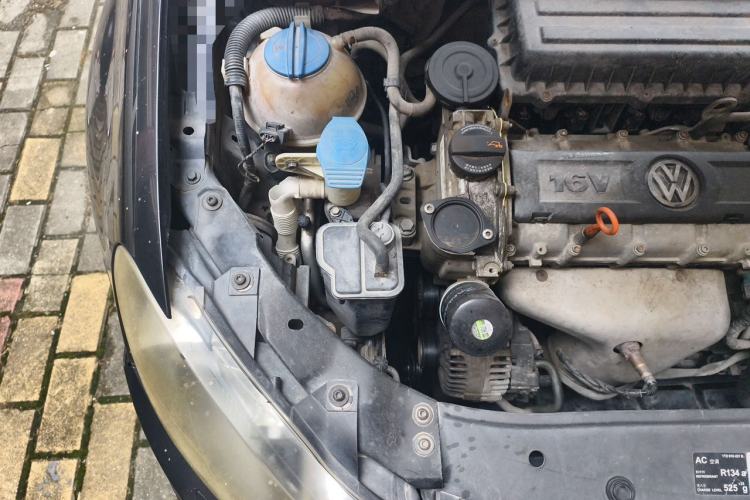 Used Volkswagen Golf 2010 1.6 Manual Fashion Model Engine Bay Right