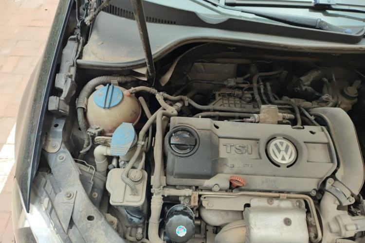 Used Volkswagen Golf 2010 1.4 TSI Automatic Luxury Model Engine Bay Right