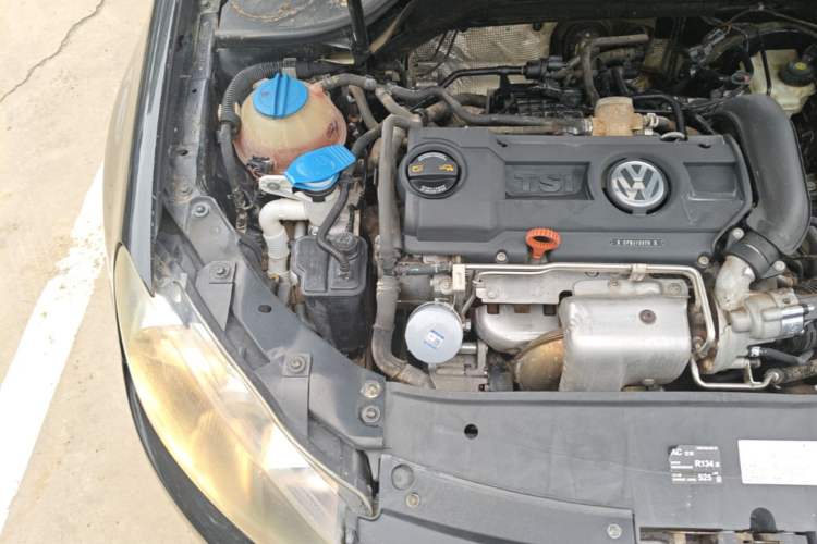 Used Volkswagen Golf 2010 1.4 TSI Automatic Comfort Model Engine Bay Right