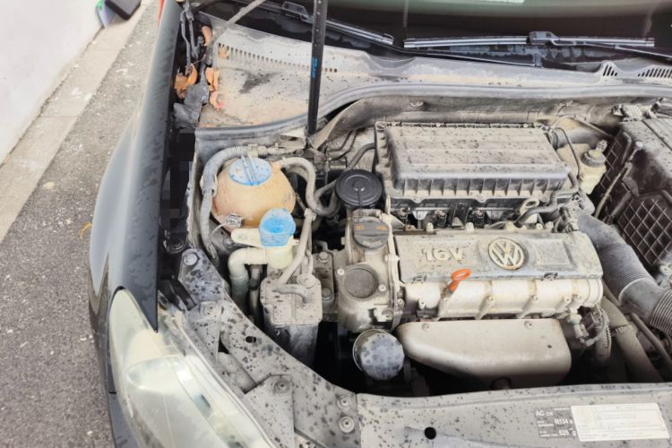 Used Volkswagen Golf 2010 1.6 Automatic Comfort Edition Engine Bay Right