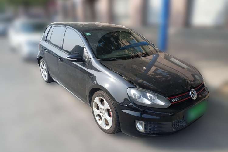 Used Volkswagen Golf 2010 2.0 TSI GTI Front Right 45 Deg