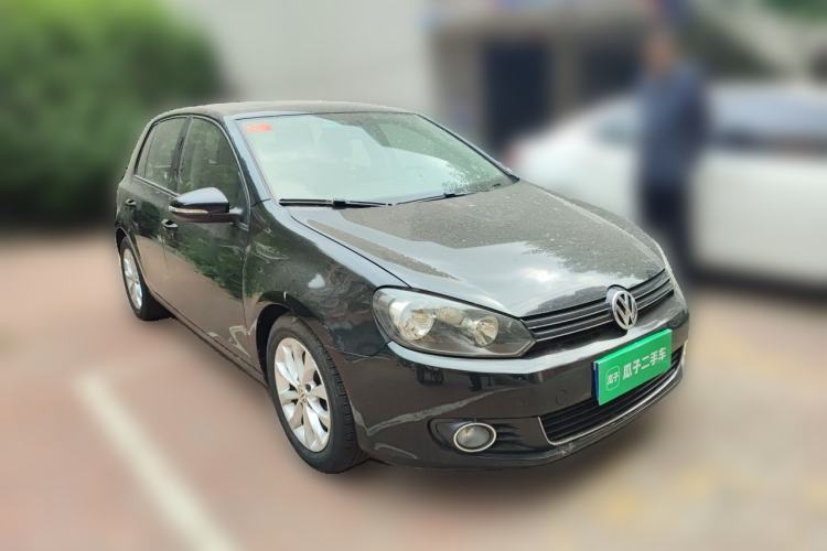 Used Volkswagen Golf 2010 1.4 TSI Automatic Luxury Model Front Right 45 Deg