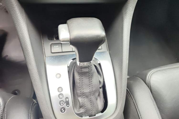 Used Volkswagen Golf 2010 1.4 TSI Automatic Luxury Model Gear Lever