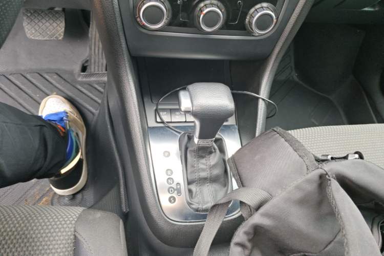 Used Volkswagen Golf 2010 1.4 TSI Automatic Comfort Model Gear Lever