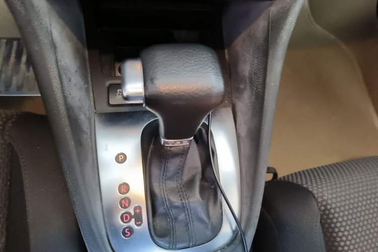 Used Volkswagen Golf 2010 1.6 Automatic Comfort Edition Gear Lever
