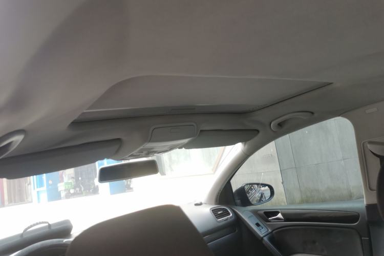 Used Volkswagen Golf 2010 1.6 Automatic Comfort Edition Headliner