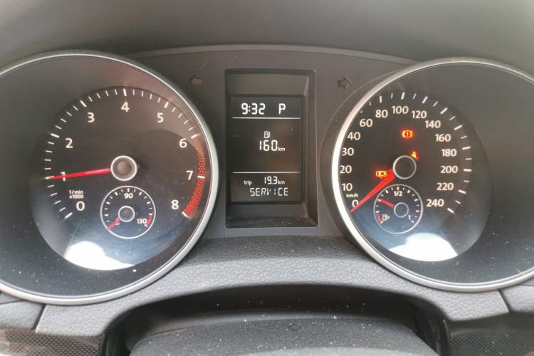 Used Volkswagen Golf 2010 1.6 Automatic Comfort Edition Instrument Cluster