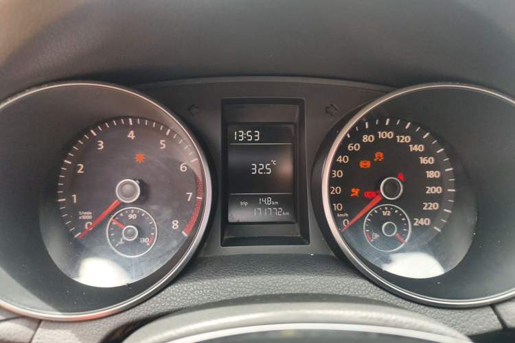 Used Volkswagen Golf 2010 1.6 Manual Fashion Model Instrument Cluster