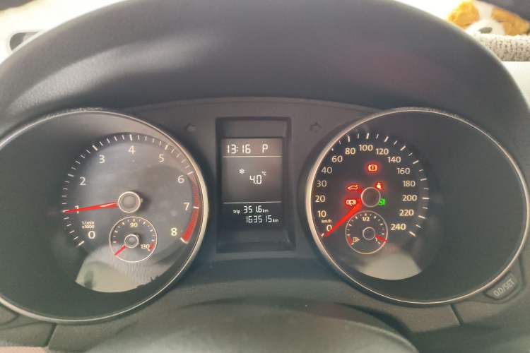 Used Volkswagen Golf 2010 1.6 Automatic Comfort Edition Instrument Cluster