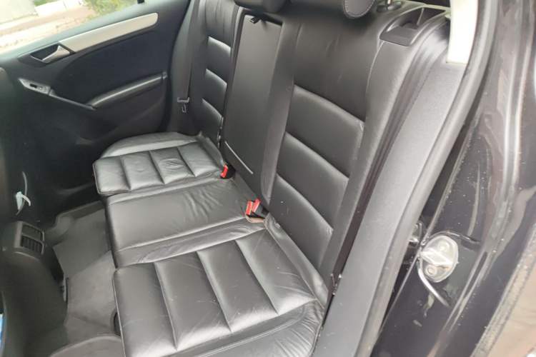 Used Volkswagen Golf 2010 1.4 TSI Automatic Luxury Model Left Rear Seat