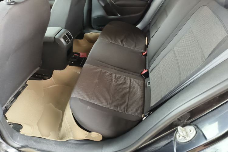 Used Volkswagen Golf 2010 1.6 Automatic Comfort Edition Left Rear Seat