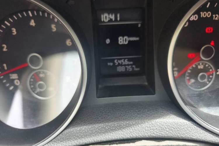 Used Volkswagen Golf 2010 1.4 TSI Manual Comfort Model Odometer Close Up