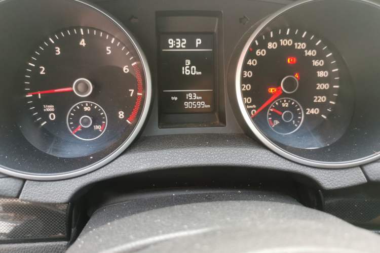 Used Volkswagen Golf 2010 1.6 Automatic Comfort Edition Odometer Close Up