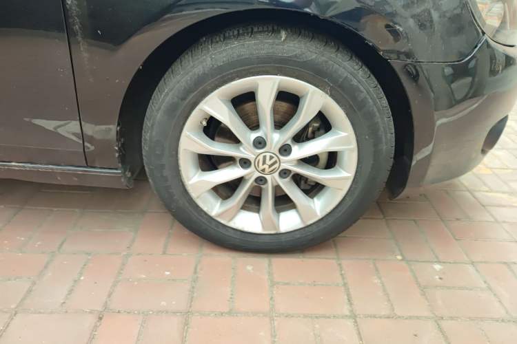 Used Volkswagen Golf 2010 1.4 TSI Automatic Luxury Model Right Front Wheel Hub