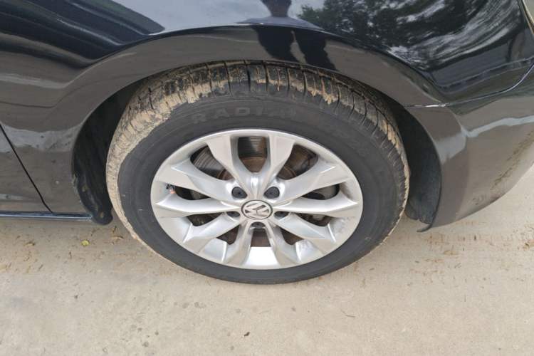Used Volkswagen Golf 2010 1.4 TSI Automatic Comfort Model Right Front Wheel Hub
