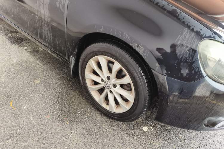 Used Volkswagen Golf 2010 1.6 Automatic Comfort Edition Right Front Wheel Hub
