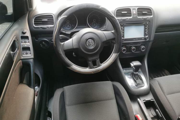 Used Volkswagen Golf 2010 1.6 Automatic Comfort Edition Steering Wheel
