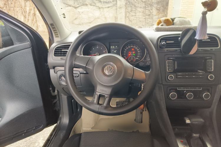Used Volkswagen Golf 2010 1.6 Automatic Comfort Edition Steering Wheel