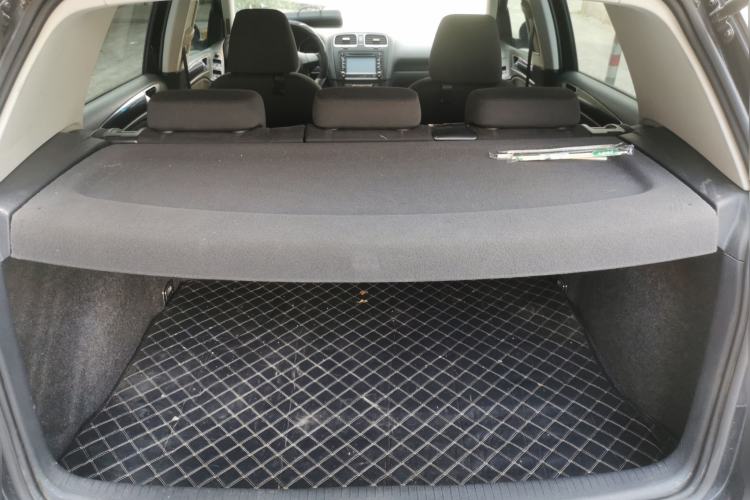 Used Volkswagen Golf 2010 1.6 Automatic Comfort Edition Trunk
