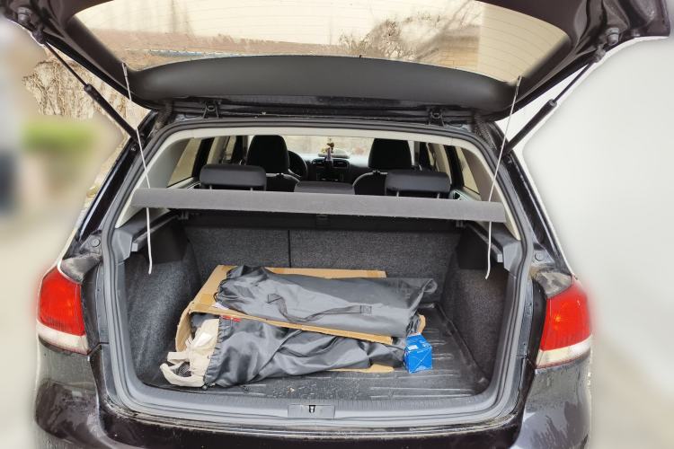 Used Volkswagen Golf 2010 1.6 Automatic Comfort Edition Trunk