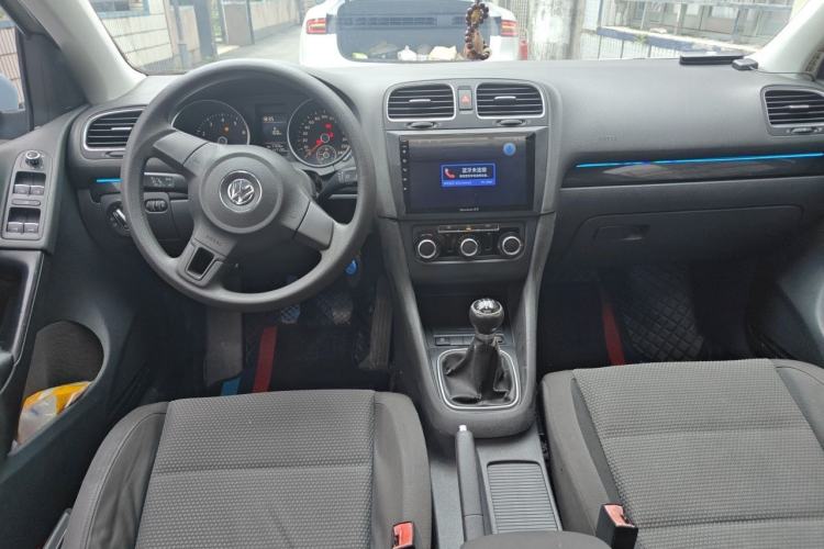 Used Volkswagen Golf 2010 1.4 TSI Manual Comfort Model Center Console