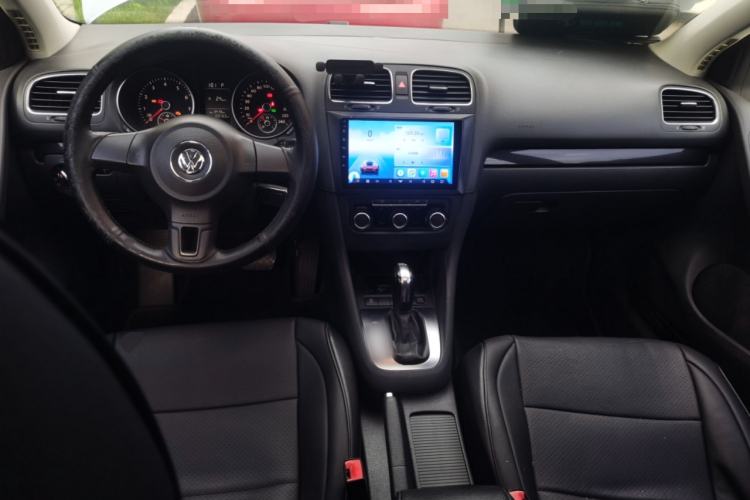 Used Volkswagen Golf 2010 1.6 Automatic Comfort Edition Center Console