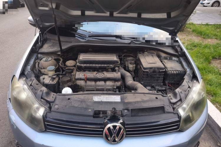 Used Volkswagen Golf 2010 1.6 Automatic Comfort Edition Engine Bay