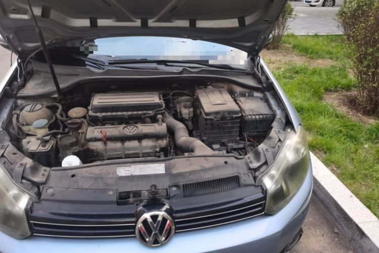Used Volkswagen Golf 2010 1.6 Automatic Comfort Edition Engine Bay Left
