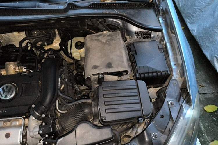 Used Volkswagen Golf 2010 1.4 TSI Manual Comfort Model Engine Bay Left
