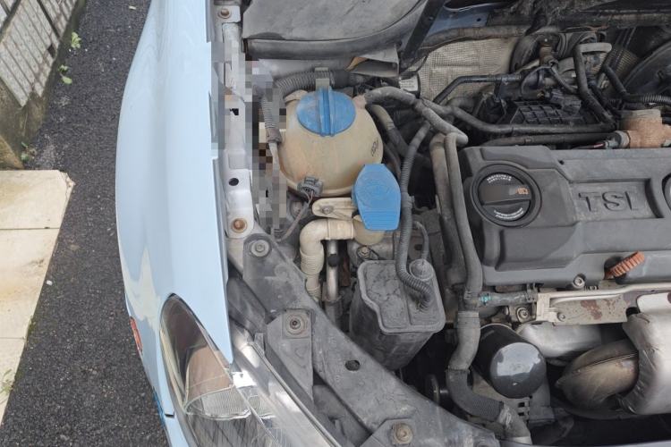 Used Volkswagen Golf 2010 1.4 TSI Manual Comfort Model Engine Bay Right