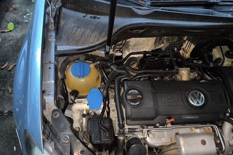 Used Volkswagen Golf 2010 1.4 TSI Manual Comfort Model Engine Bay Right