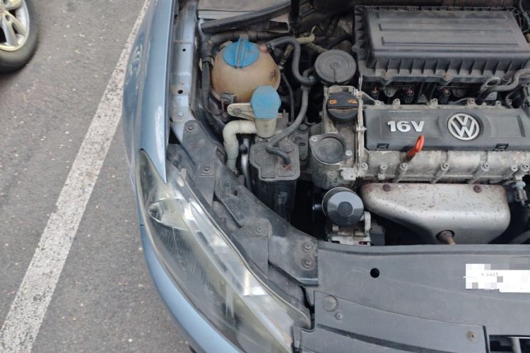 Used Volkswagen Golf 2010 1.6 Automatic Comfort Edition Engine Bay Right