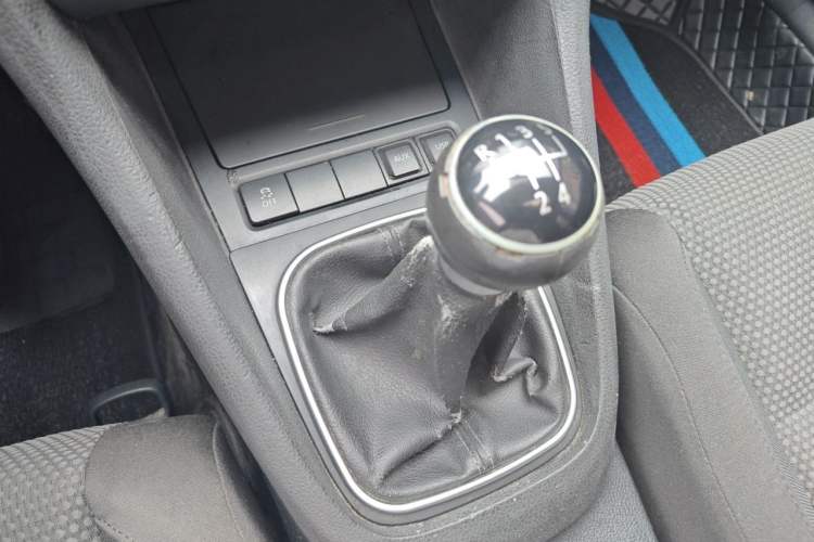 Used Volkswagen Golf 2010 1.4 TSI Manual Comfort Model Gear Lever