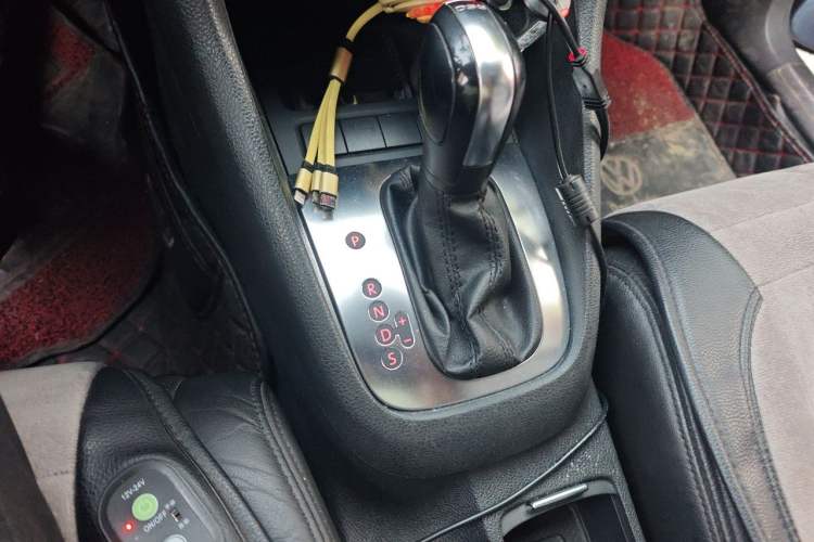 Used Volkswagen Golf 2010 1.6 Automatic Comfort Edition Gear Lever