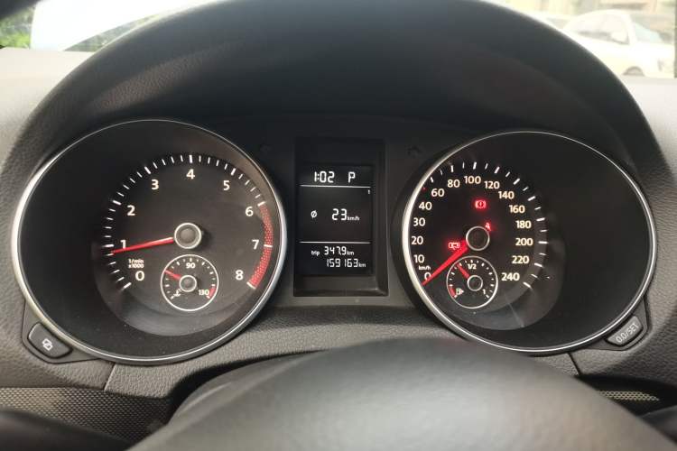 Used Volkswagen Golf 2010 1.6 Automatic Comfort Edition Instrument Cluster