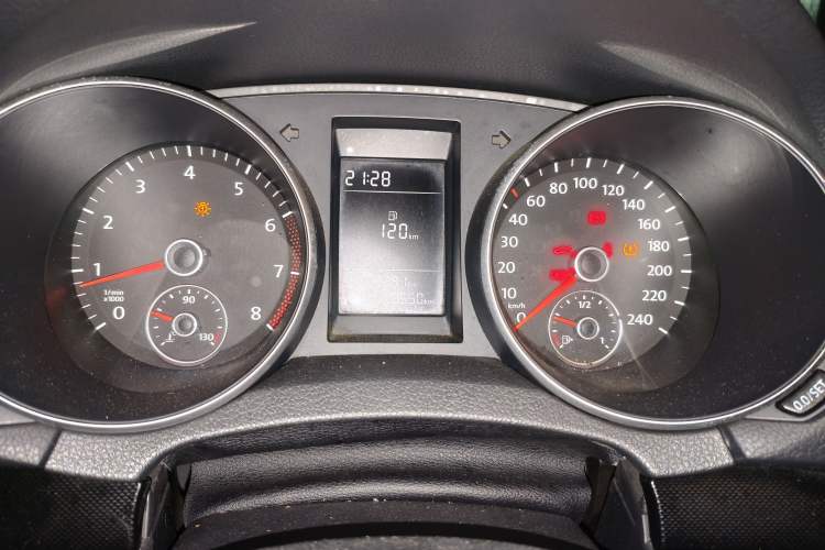 Used Volkswagen Golf 2010 1.4 TSI Manual Comfort Model Instrument Cluster