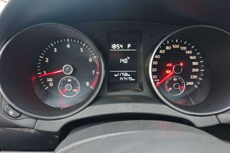 Used Volkswagen Golf 2010 1.6 Automatic Comfort Edition Instrument Cluster