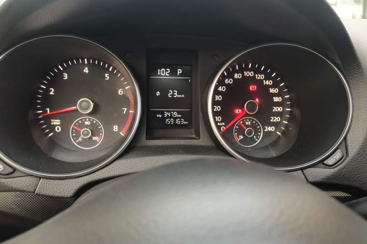 Used Volkswagen Golf 2010 1.6 Automatic Comfort Edition Odometer Close Up