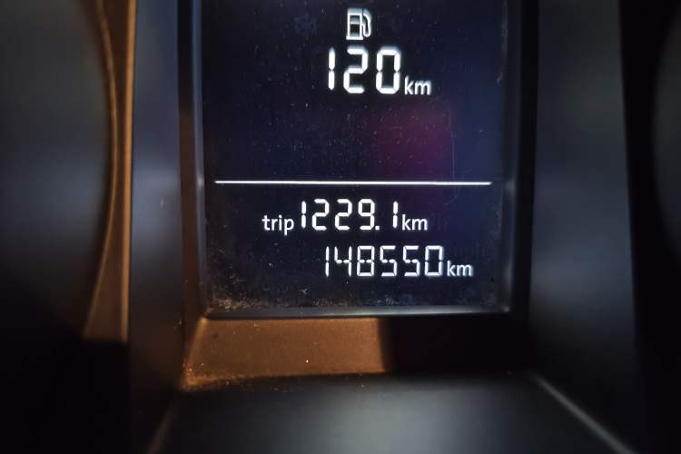 Used Volkswagen Golf 2010 1.4 TSI Manual Comfort Model Odometer Close Up