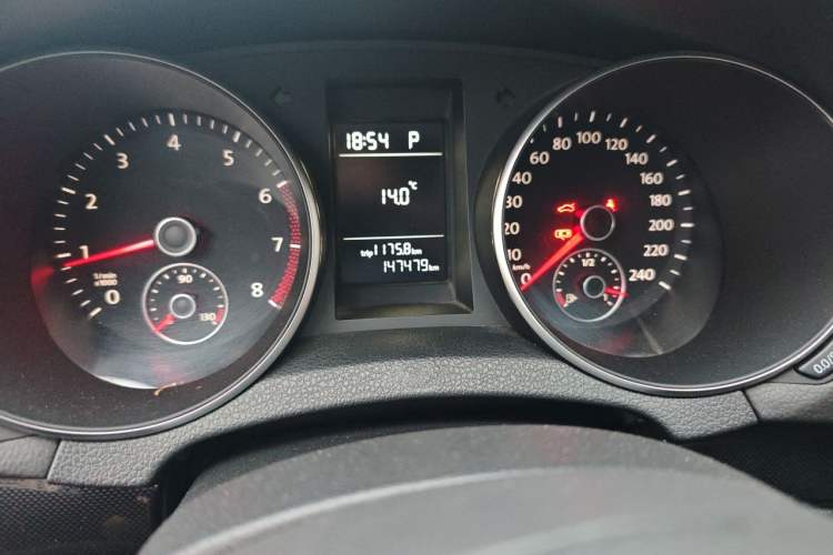 Used Volkswagen Golf 2010 1.6 Automatic Comfort Edition Odometer Close Up