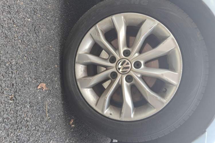 Used Volkswagen Golf 2010 1.4 TSI Manual Comfort Model Right Front Wheel Hub