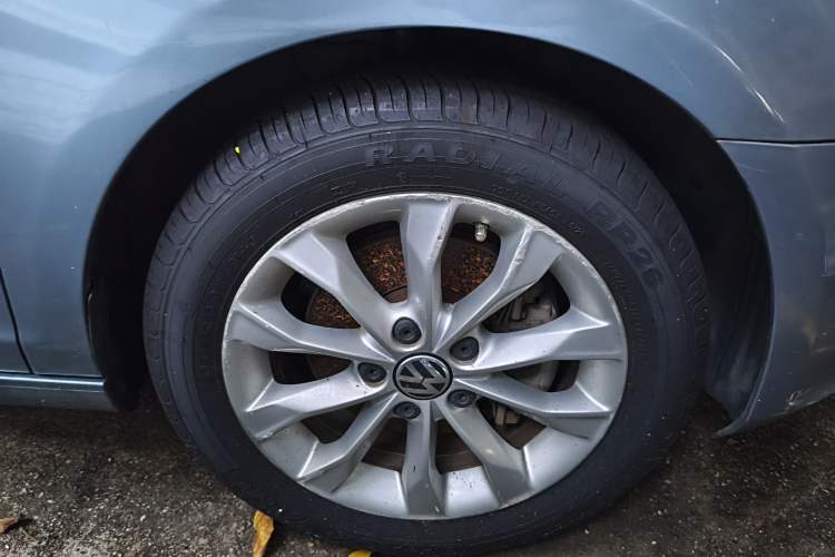 Used Volkswagen Golf 2010 1.4 TSI Manual Comfort Model Right Front Wheel Hub
