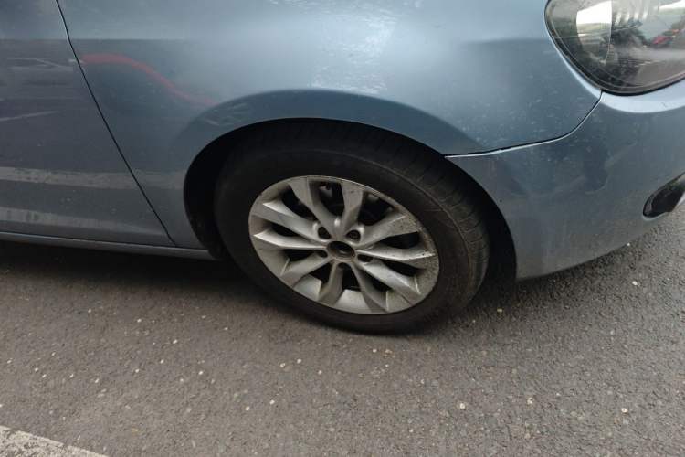 Used Volkswagen Golf 2010 1.6 Automatic Comfort Edition Right Front Wheel Hub