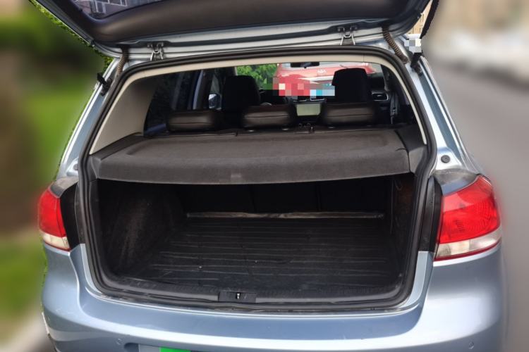 Used Volkswagen Golf 2010 1.6 Automatic Comfort Edition Trunk