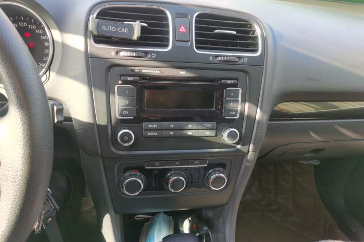 Used Volkswagen Golf 2010 1.4 TSI Automatic Comfort Model Audio And AC Panel
