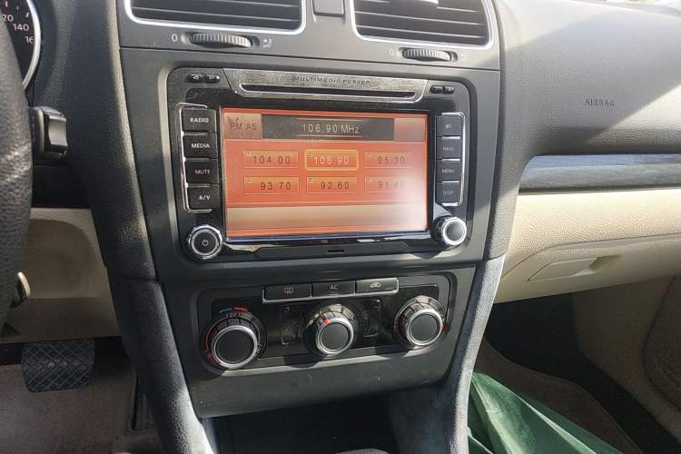 Used Volkswagen Golf 2010 1.4 TSI Automatic Comfort Model Audio And AC Panel