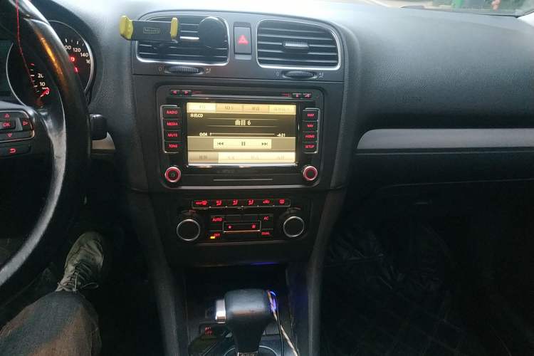 Used Volkswagen Golf 2010 1.4 TSI Automatic Luxury Model Audio And AC Panel
