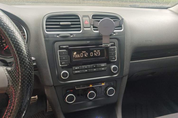 Used Volkswagen Golf 2010 1.4 TSI Automatic Comfort Model Audio And AC Panel